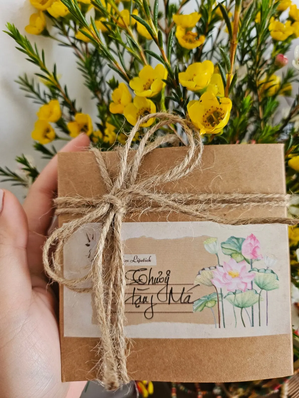 Hộp quà kraft buộc dây gai — Thuỳ tặng Má